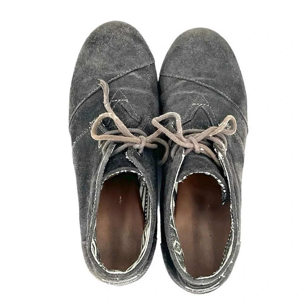 TOMS Womens Suede Desert Wedge Ankle Boots Gray Lace Up comfort Booties Size 8